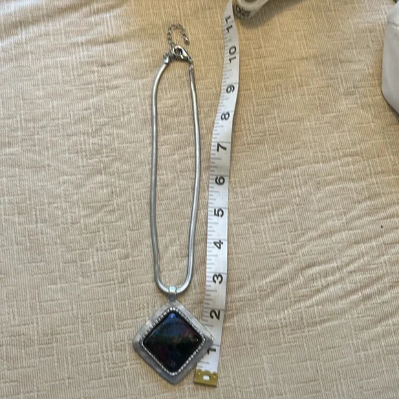 Silvertone pendant necklace - Picture 4 of 6